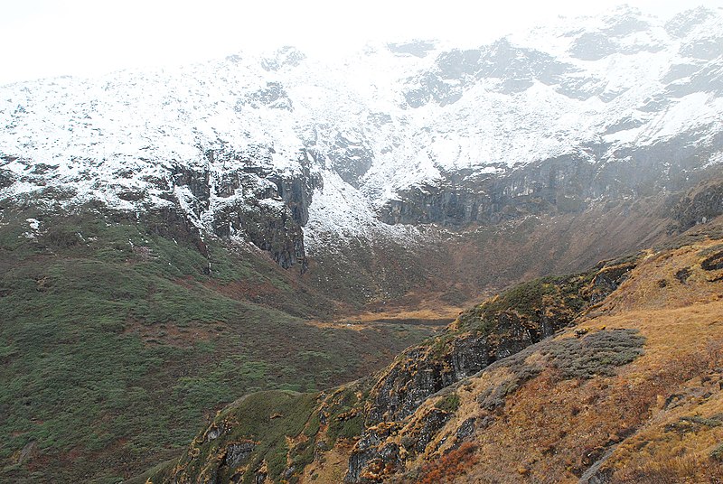 File:View back at the lake. Barun trekking for the people. - panoramio.jpg