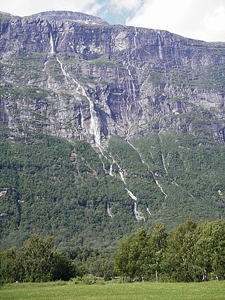 <span class="mw-page-title-main">Vinnufossen</span> Waterfall in Møre og Romsdal, Norway