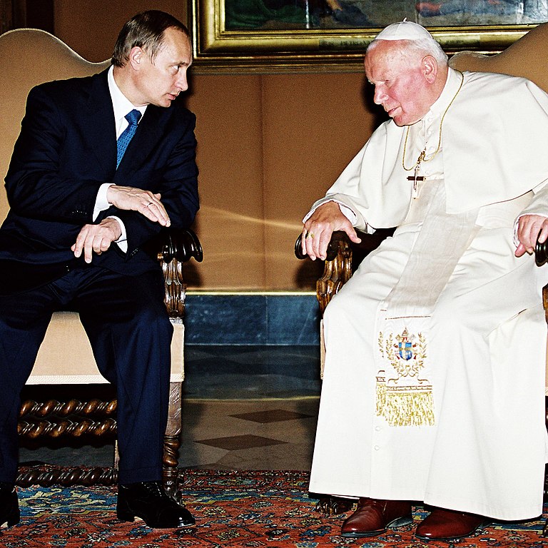 File:Vladimir Putin with Pope John Paul II-1.jpg - Wikimedia Commons