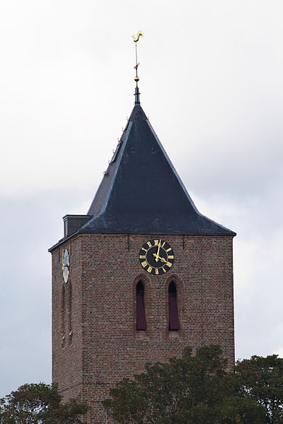 File:Vlissingen-Oranjeplein 2-toren NH-kerk-ro1288.jpg