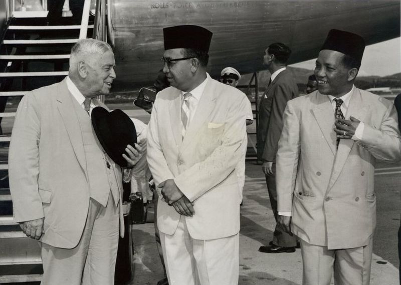 File:Walter Nash & Abdul Razak Hussein in Kuala Lumpur, 1960.jpg