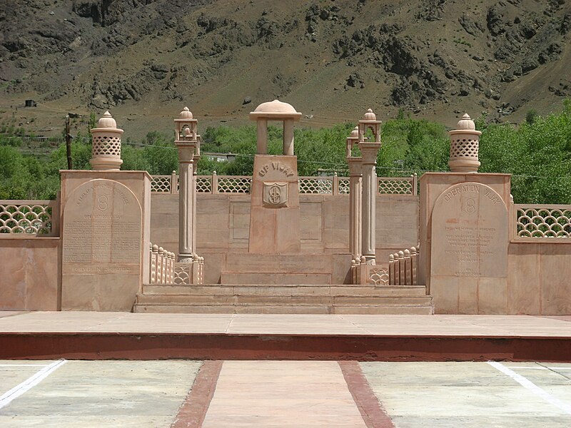 File:WarMemorial Drass Ladakh India.jpg