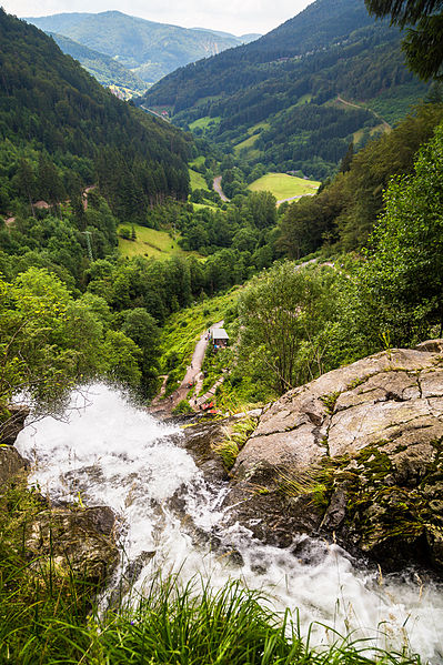 File:Wasserfall Todtnau (15132926791).jpg