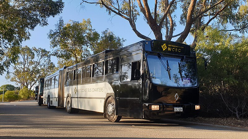 File:West Coast Bus Charters Renault PR180.2 (JW Bolton) CVL4204 at North Metropolitan TAFE Joondalup.jpg