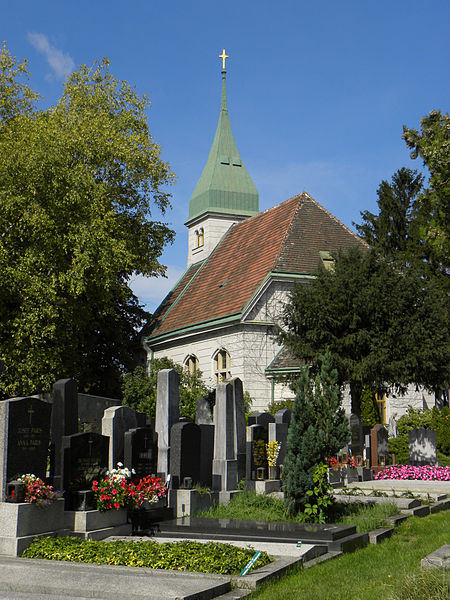 File:Wien-Simmering - Zentralfriedhof - Heilandkirche und evangelischer Friedhof.jpg