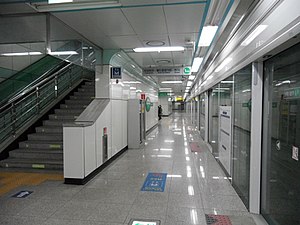 Wolpyeong Stn. platform.jpg