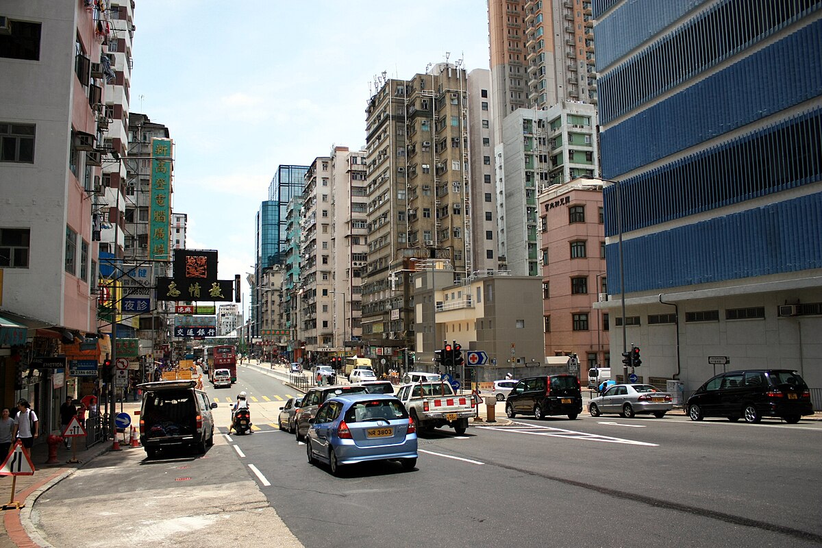 Street things. Лай — чау город. Police Kowloon.