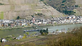 Blick auf Zell an der Mosel vom erhöhten Stadtteil Barl