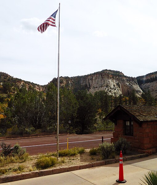 File:Zion-Mount Carmel Highway en 2016 (2).jpg