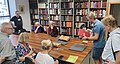 Účastníci Seniorského wikiměsta v Olomoucké Vědecké knihovně (2022)