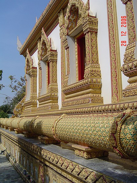 File:วิหารพิพิธภัณฑ์ พระครูประกาศสุนทรกิจ Museum in Takhram En Temple - panoramio (3).jpg