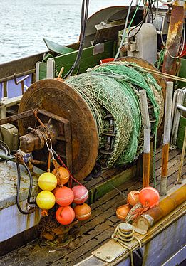 Rolled up fishing net with fishing balls Aufgerolltes Fischernetz mit Fischerkugeln