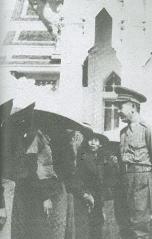 Phibunsongkhram with Thai farmers in 1942 at Bang Khen