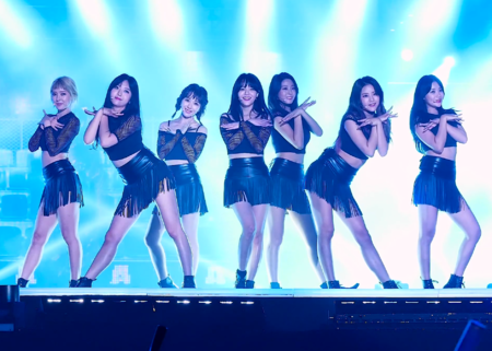 Tập_tin:160924_INK_Concert_-_AOA_Heart_Attack_FANCAM.png