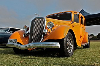 Somewhat milder tuned street rod without chopped top, based on 1934 Model 40B or B Fordor, claimed a Deluxe. The usual mixing parts in this genre avoids clear identification
