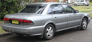 File:1995 Mitsubishi Verada (KS) Ei sedan (21592475724).jpg 