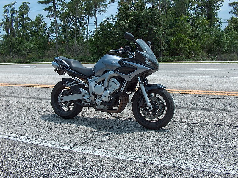 File:2005 Yamaha FZ6.jpg