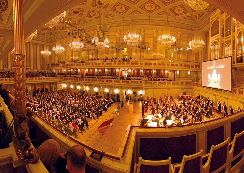 File:2010-10-03-quadriga-saal.jpg