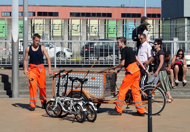 * Das Dreirad * 800px-2010_07_18_Belgium_Oostende_Tricycle