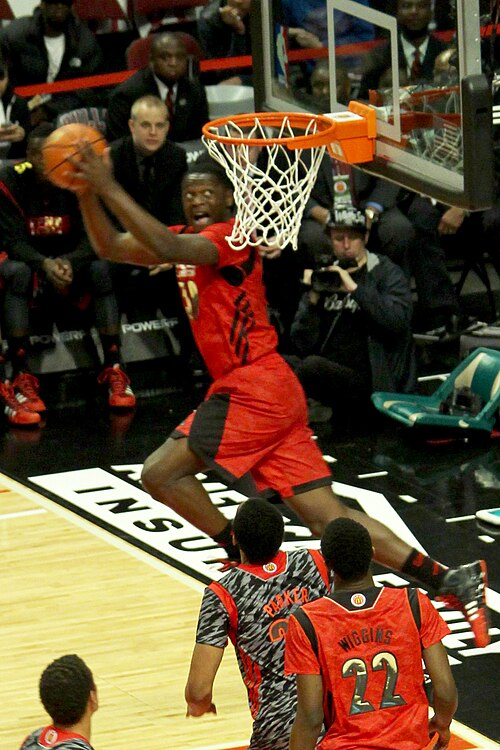 Randle performs a reverse dunk during the 2013 McDonald's All-American Boys Game