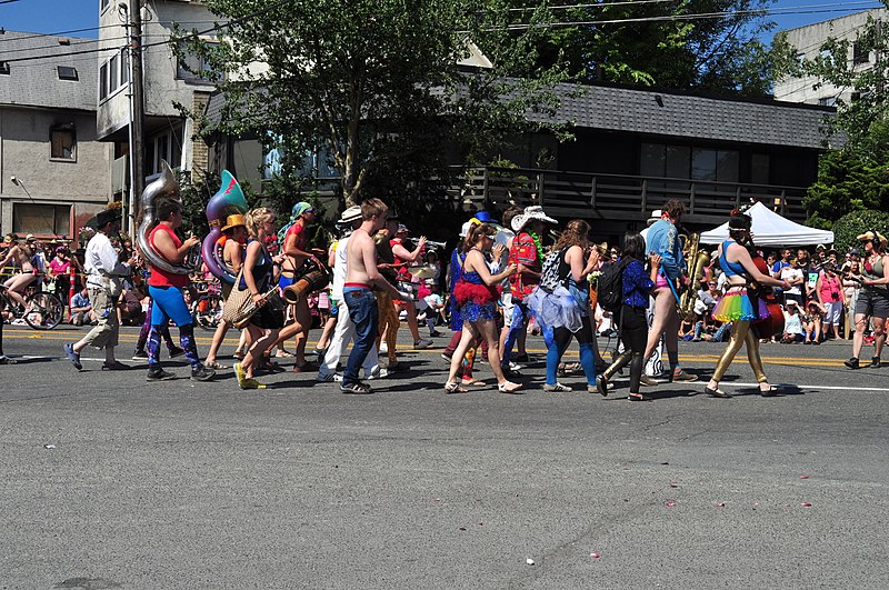 File:2015 Fremont Solstice parade - Carnival Band 04 (19332771805).jpg