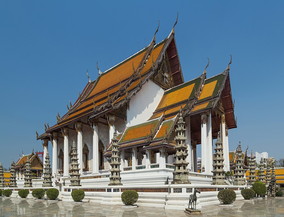 Храм ват Сутхат. Пхра Накхон. Буддийский храм Бангкок известный. Главный храм Бангкока. Бангкок 2016