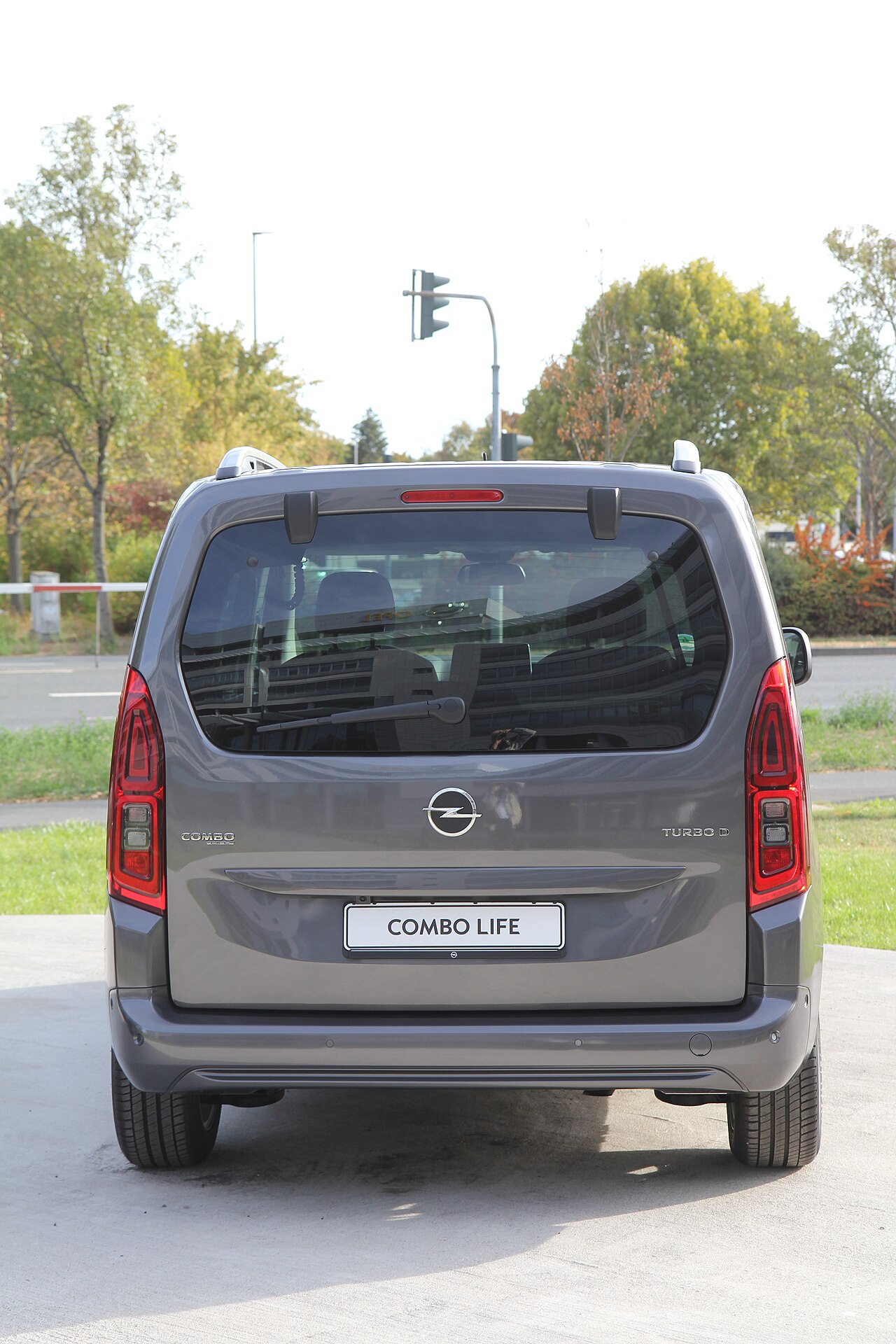 Image of 2018 Opel Combo life rear Ruesselsheim LWEOS1813