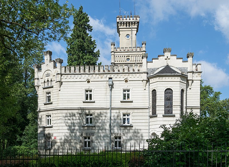 File:2018 Pałac w Podzamku 02.jpg