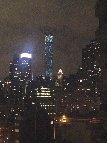 File:432 Park Avenue at Night.JPG