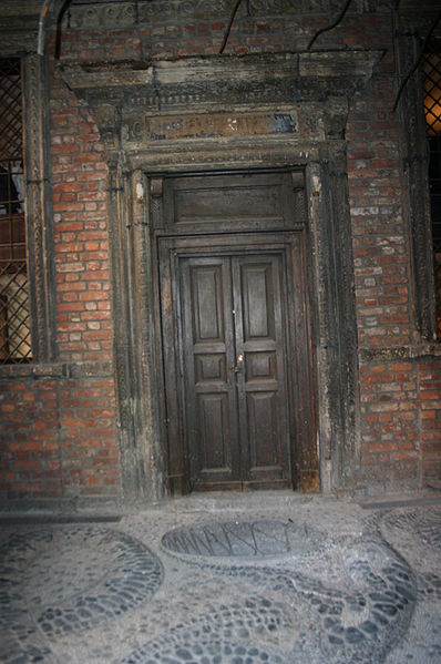 File:4764 - Milano - Piazza Mercanti - Porta nell'androne del Broletto - Foto Giovanni Dall'Orto, 23-Jan-2008.jpg