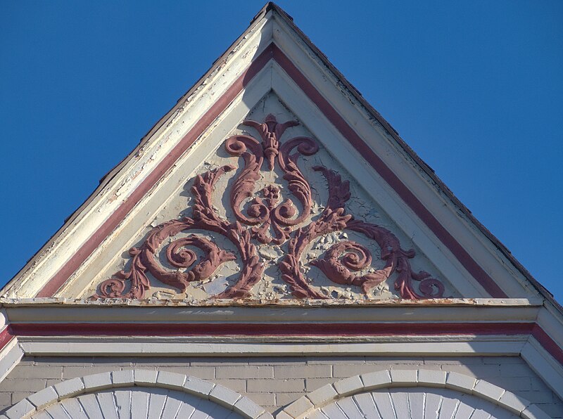 Gable ornament on 611