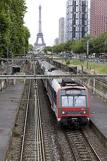 RER train approaching the station AX Z 8800 Javel 20080718.jpg
