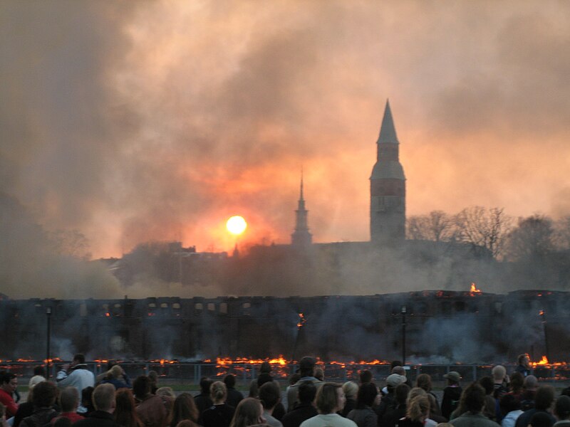 File:A fire near Helsinki centre in May 2006.JPG