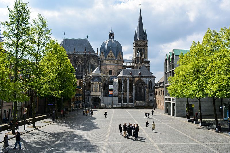 File:Aachener Dom - 29.04.2017.jpg