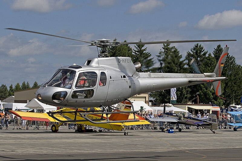 File:Aerospatiale AS 350B Ecureuil, Heli Aviation JP6297053.jpg