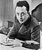 Albert Camus, gagnant de prix Nobel, Portrait and Buste, posé au bureau, faisant face à gauche, cigarette de tabagisme.jpg