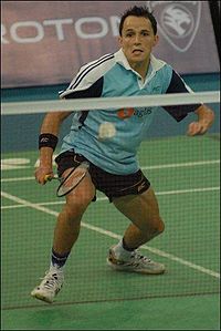 Das erste Abdrücken in Richtung der Schlagposition ist eine wichtige Lauftechnik beim Badminton (Alistair Casey - 2007 BWF World Championships)