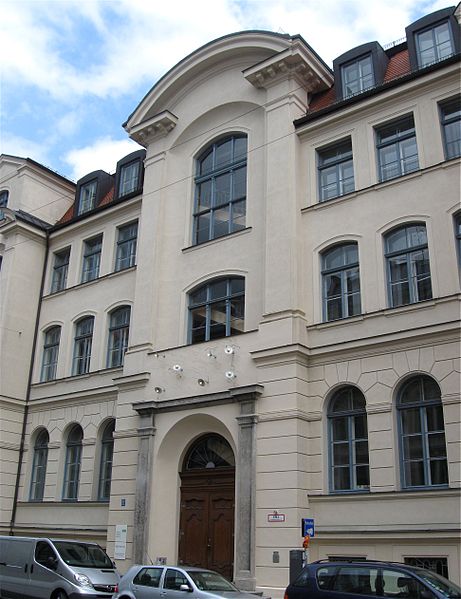 File:Amalienstr. 52 Muenchen-1.jpg