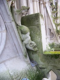 Sculpted rodent on the northern roofs