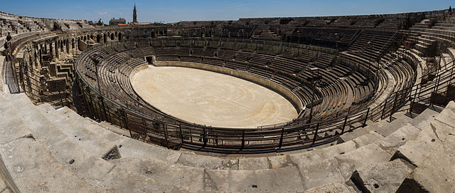 Vue intérieure des arènes de Nîmes.