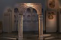 Arcature et piliers de l’église Saint-Dimitri (Thessalonique) avec, en relief, Nikes accompagné de motifs végétaux et animaliers, Ve siècle-VIe siècle.
