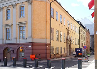 Arvfurstens palatsets nordöstra hörn med före detta Torstensonska palatsets fasad mot Fredsgatan.