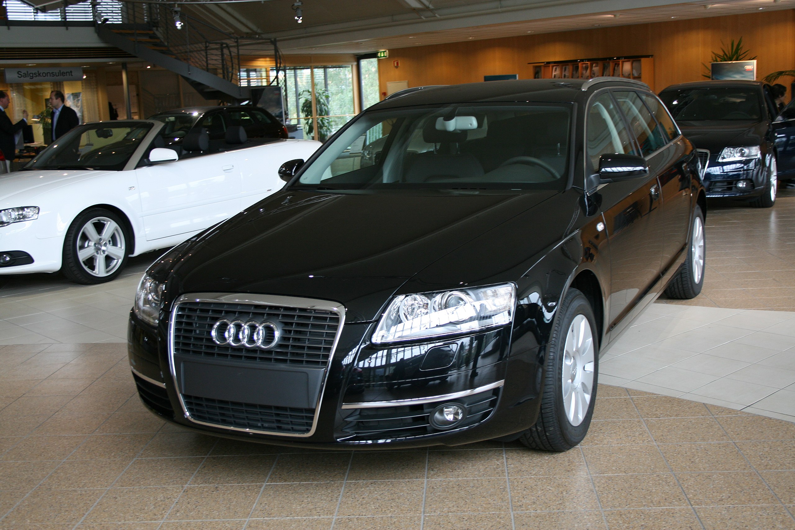 File:Audi A6 Avant.jpg - Wikimedia Commons