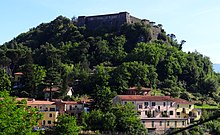 The walls of the Brunella Fortress above Aulla Aulla-Brunella-Fortress-2012.JPG