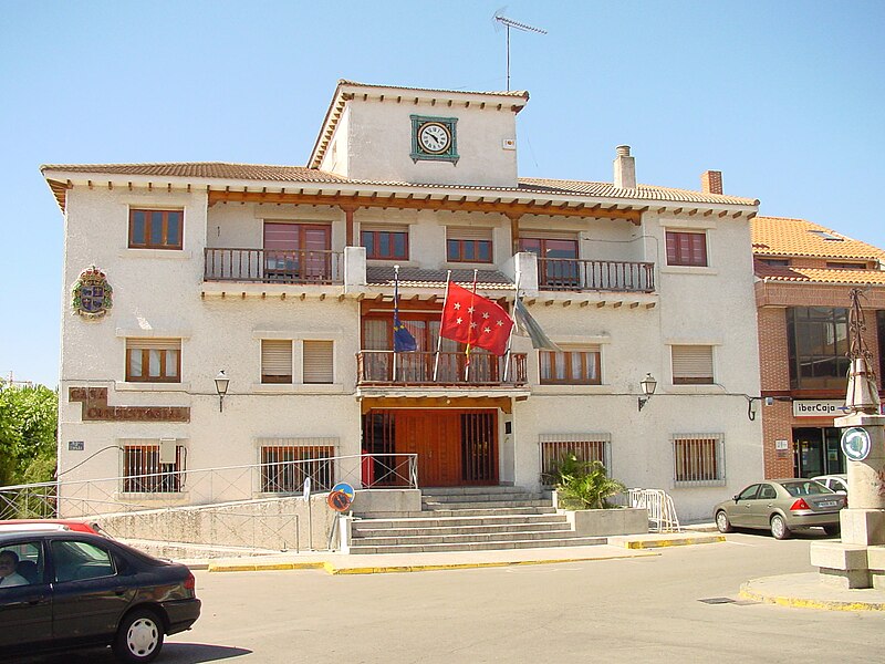 File:Ayuntamiento de Arroyomolinos (Madrid).jpg