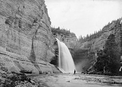 Parois du canyon[6], chute et rivière Vauréal[7]