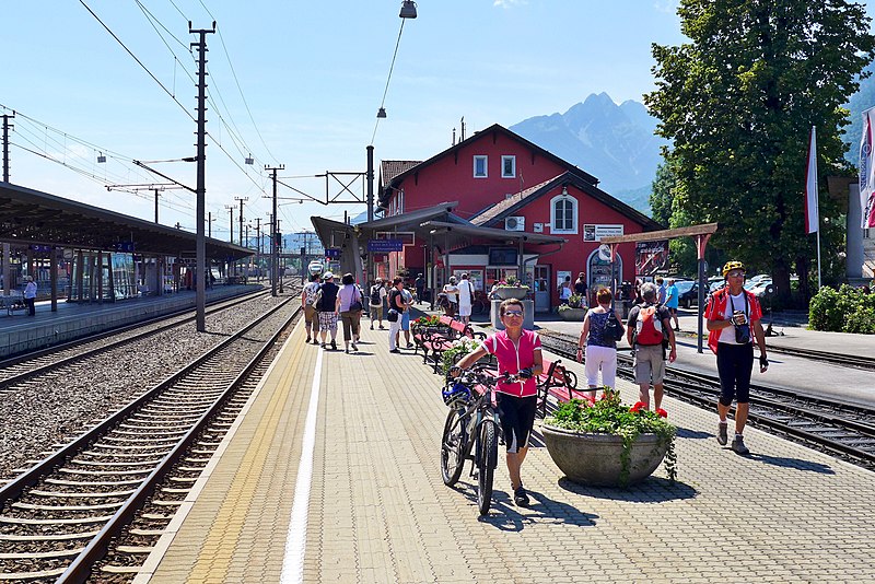 File:Bahnhof Jenbach - Achenseebahn, 2014 (01).JPG