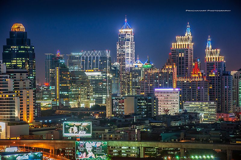 File:Bangkok at night (8272985716).jpg