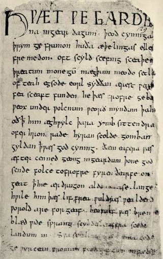 Erste Seite des Beowulf-Manuskripts, enthalten im beschädigten Nowell Codex