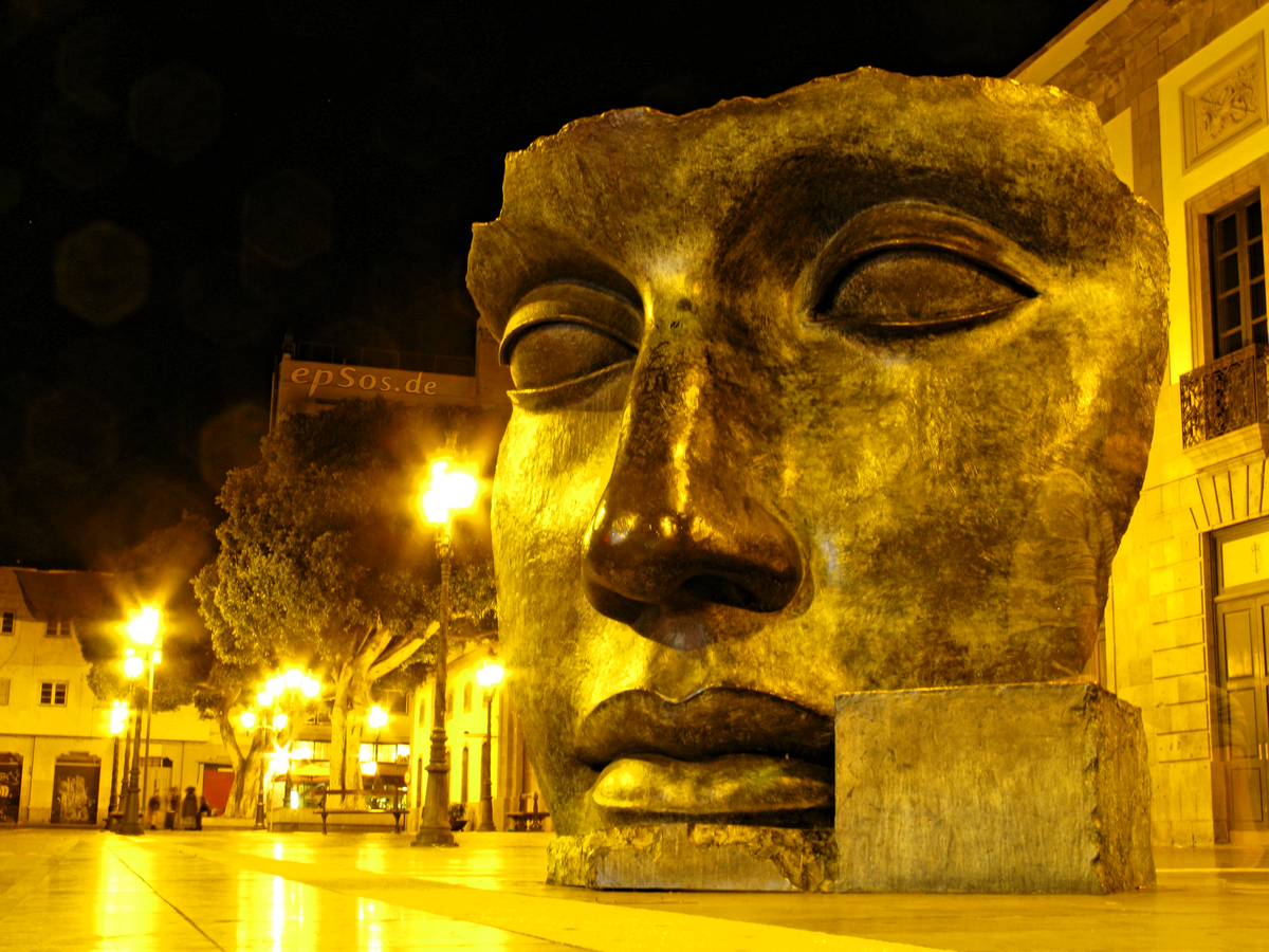 https://upload.wikimedia.org/wikipedia/commons/thumb/0/08/Big_Beautiful_Face_Statue_in_Tenerife.png/1200px-Big_Beautiful_Face_Statue_in_Tenerife.png